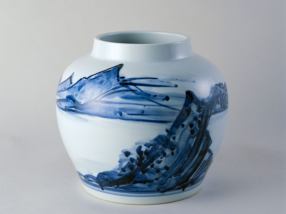 山水染付大壷 近藤悠三 作